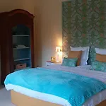 Les Tourelles Bed and Breakfast *